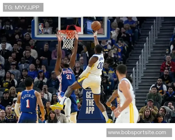 库明加在防守端的出色表现让哈登得分困难他的影响力超越了个人得分 库明加在防守端的出色表现让哈登得分困难他的影响力超越了个人得分