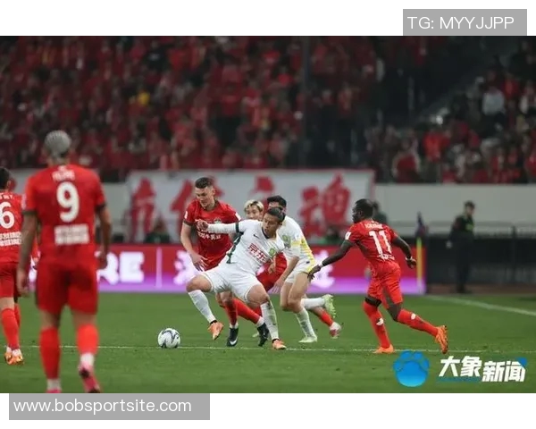 河南球迷热情高涨足协杯决赛现场人潮涌动北京球迷人数相对较少 河南球迷热情高涨足协杯决赛现场人潮涌动北京球迷人数相对较少