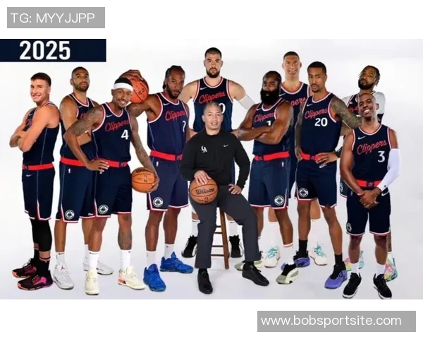 快船官方发布新海报保罗与科林斯携手庆祝胜利展现内外功臣风采