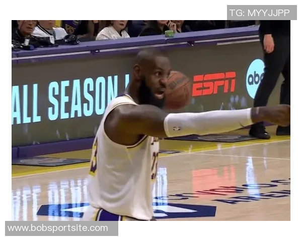 湖日L2M分析詹姆斯防守无犯规布克打手判罚无争议