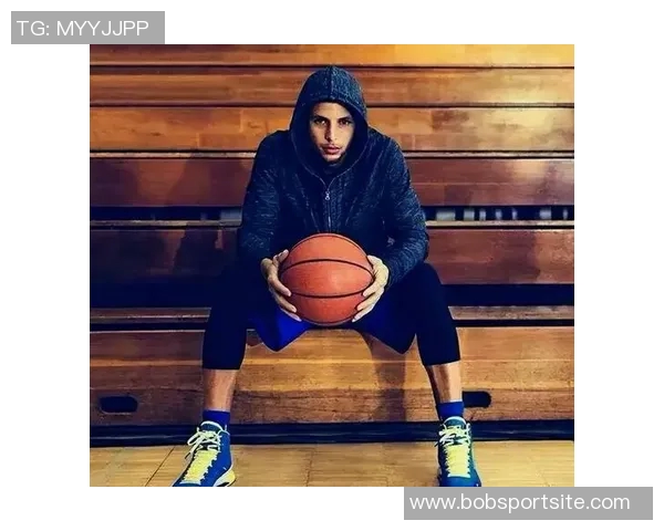 库里赛前训练穿TMac3s向麦迪致敬展现传奇球员的风范 库里赛前训练穿TMac3s向麦迪致敬展现传奇球员的风范